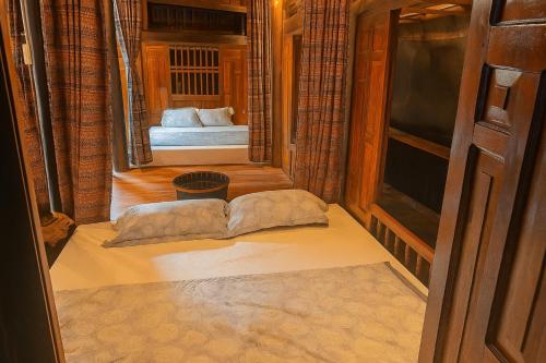 Postel nebo postele na pokoji v ubytování Nhà Lá Homestay