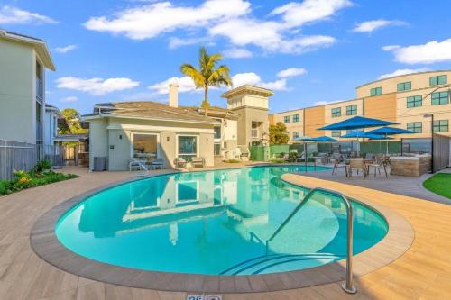 a swimming pool in a villa with a house at Exclusive Suites in MDR-Venice with Pool, GYM & HotTub in Los Angeles