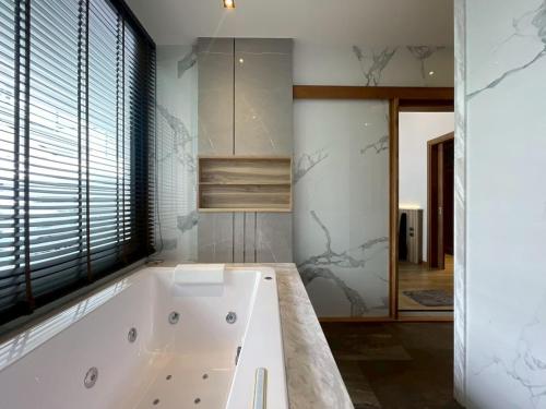 Koupelna v ubytování Baan Wang Tan 3 Luxury Pool Villa, Chiang Mai