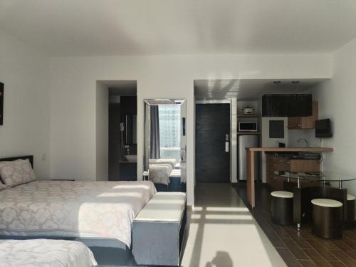 Postel nebo postele na pokoji v ubytování Tu escapada en Playa B Town Center Suites