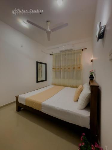 Postel nebo postele na pokoji v ubytování Villa 592A - Hikkaduwa