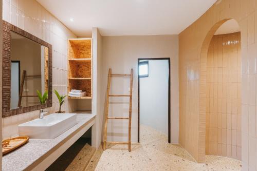 a bathroom with a sink and a mirror at Na Bua Villa Chiangrai in Ban Rim Lao