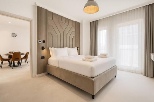 Modern & Cozy 1BR Apartment | Dubai Eye View
