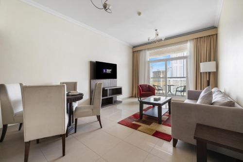 Serene 1BR with Balcony & Pool in Siraj Tower