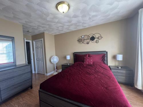 Ένα ή περισσότερα κρεβάτια σε δωμάτιο στο Off Broadway in Revere, MA 3Bed, 3BR GoodVariety