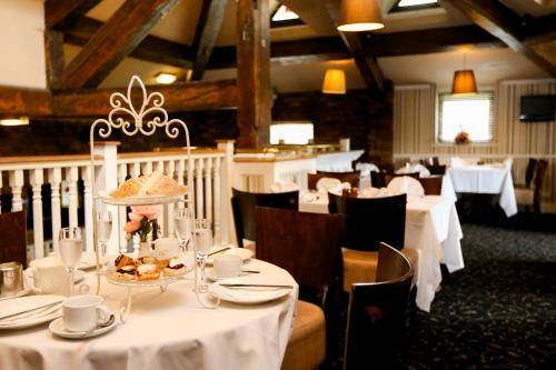 Restoran ili drugo mesto za obedovanje u objektu Fairways Lodge & Leisure Club