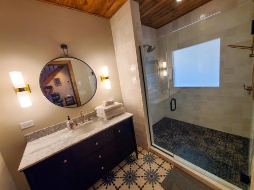 O baie la Juneau Cabin near Eaglecrest & Trails