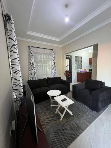 Χώρος καθιστικού στο The Black mamba