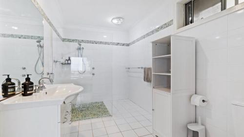 Ένα μπάνιο στο 81 The Boulevarde Hawks Nest