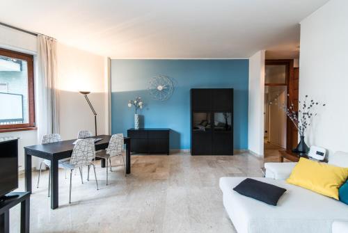 Лаундж или бар в The Best Rent - Three bedrooms apartment in Milan