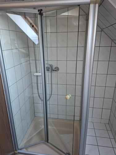 Ένα μπάνιο στο Gästezimmer Hagenschieß Restaurant