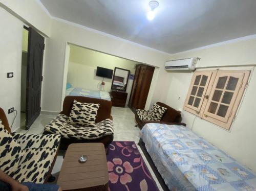 Postel nebo postele na pokoji v ubytování 6th of October Studios الحي الاول