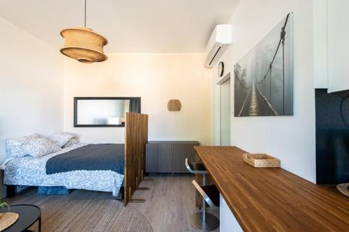 Postel nebo postele na pokoji v ubytování Beautiful Studio Apt in the Heart of Turku