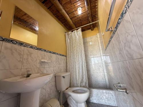 Ένα μπάνιο στο Alojamiento privado en casa de playa