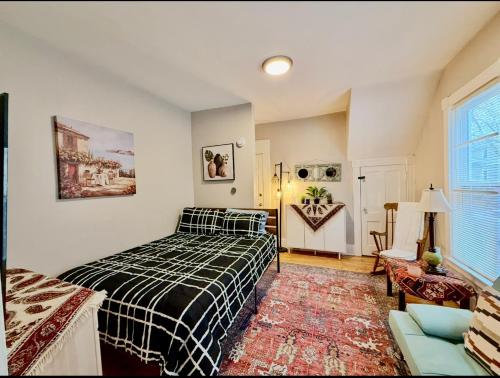 a bedroom with a bed and a couch at Cozy 1bdrm,highfalls, Wi-fi, Dt, Shopping, Cozy in Rochester