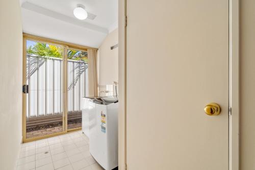 Φωτογραφία από το άλμπουμ του Rooms Jandakot στο Περθ