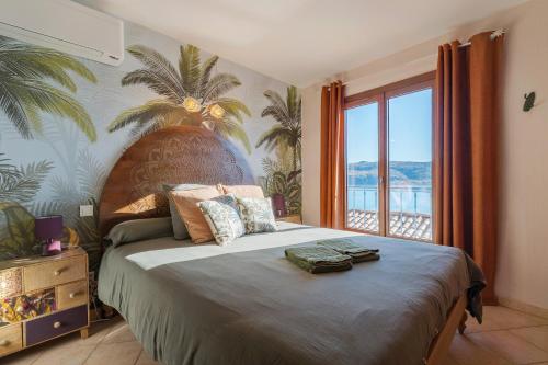 Ένα ή περισσότερα κρεβάτια σε δωμάτιο στο Les Fenières