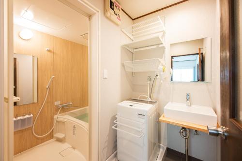 a small bathroom with a sink and a toilet at Ojanse博多 in Fukuoka