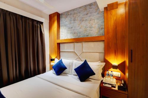 Ένα ή περισσότερα κρεβάτια σε δωμάτιο στο Hotel Isra Comfort Inn