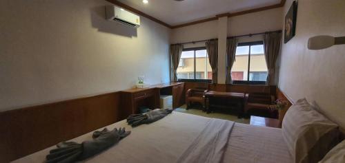 a hotel room with a bed and a desk and a desk at Haad Yao Bayview in Koh Phangan