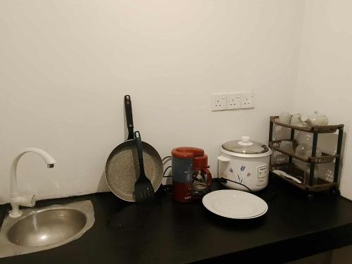 Η κουζίνα ή μικρή κουζίνα στο The Little House villa Ahangama