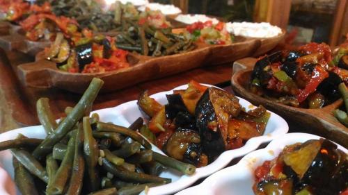 Makanan di atau berdekatan hotel