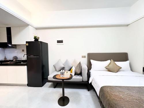 Kuchyň nebo kuchyňský kout v ubytování Ideal for Nomads BKK1 Studio with Free Cafe &Wi-Fi