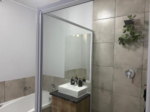 Ένα μπάνιο στο Urban Hideaway