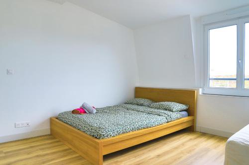 Postel nebo postele na pokoji v ubytování Le Clery Aeroport Disney transfert