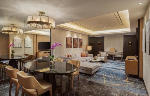 Posezení v ubytování Hilton Manila Newport World Resorts