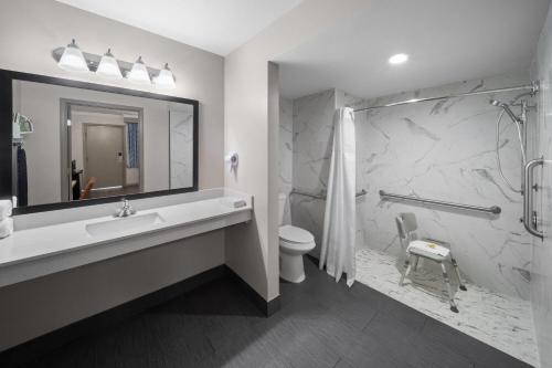 Koupelna v ubytování Days Inn by Wyndham Slidell