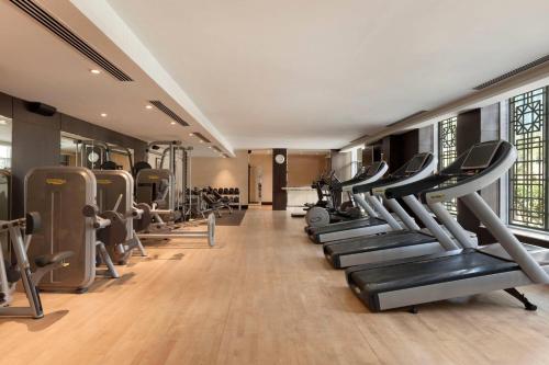 Fitness centrum a/nebo fitness zařízení v ubytování Ramada by Wyndham Downtown Dubai