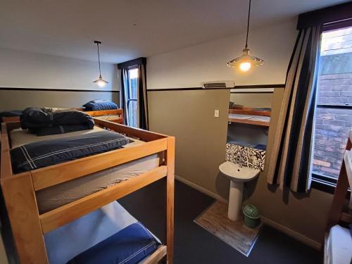 Ένα ή περισσότερα κρεβάτια σε δωμάτιο στο The Duke Hostel