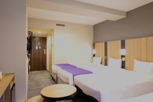 Postel nebo postele na pokoji v ubytování hotel MONday Kyoto Karasuma Nijo