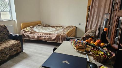 Een bed of bedden in een kamer bij Khatuna Home