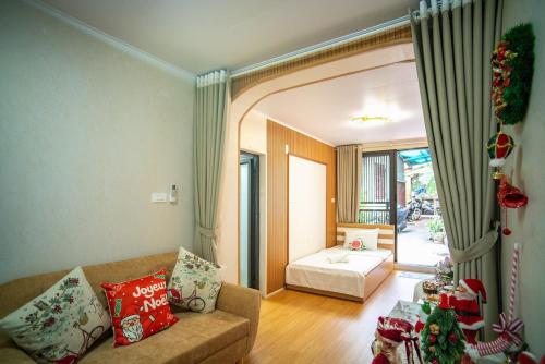 Ένα ή περισσότερα κρεβάτια σε δωμάτιο στο Moon homestay