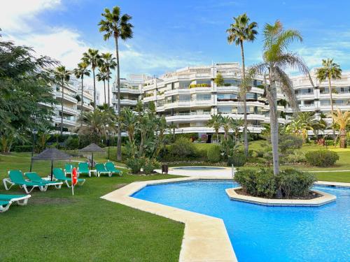 Evans Realty BW Puerto Banús Parking & Gym