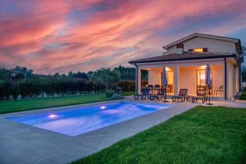 Πισίνα στο ή κοντά στο Ferienhaus Luca