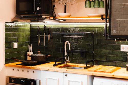 Kuchyň nebo kuchyňský kout v ubytování Paganini House close to Center and Rowing Canal