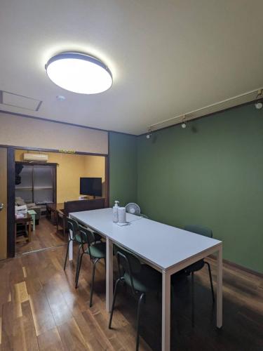 Hostel Blue Door ホステル ブルードア