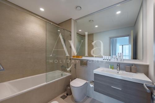 Koupelna v ubytování The Yas Luxe Escape Studio On Yas Island By Ayla