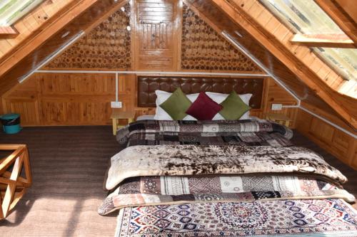 a bedroom with a bed in a attic at Himalayan Pine Majesty in Jibhi