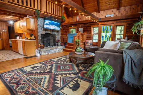 a living room with a couch and a fireplace at Perfect Family Cabin 3 Bedrooms in Northfield