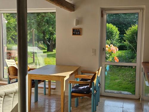 a dining room with a table and chairs and a window at Gartenhaus Schlanstedt in Schlanstedt