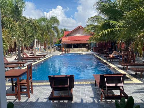 Het zwembad bij of vlak bij Lebijou Guesthouse - Konesavath