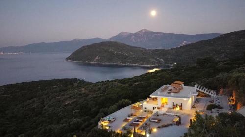 Villa Issima Samos, Breathtaking Sea View & Jacuzzi