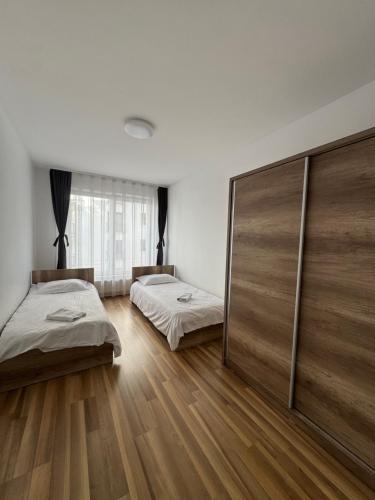 Ένα ή περισσότερα κρεβάτια σε δωμάτιο στο Sunflower Apartments