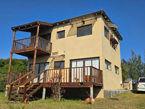 Το κτήριο όπου στεγάζεται  η παραθεριστική κατοικία