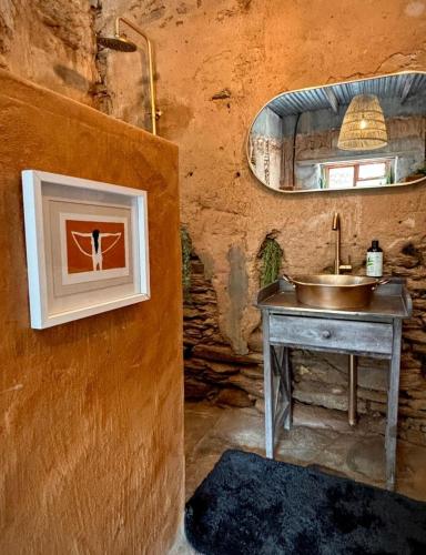 a bathroom with a sink and a mirror at One Eye Dog in Koringberg