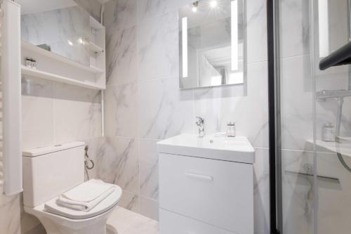 Ένα μπάνιο στο Charming studio 2P in the heart of Paris